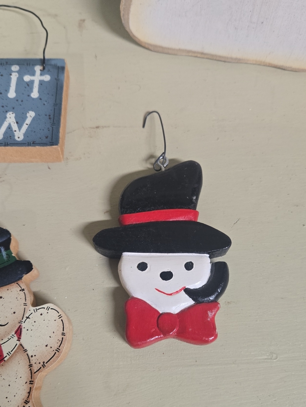 5 Piece Christmas Decor - Picture 8 of 12